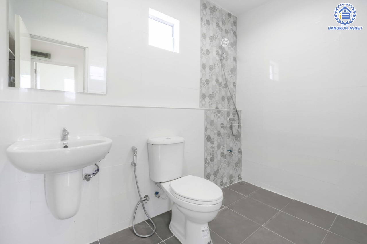 บ้านมือสองตกแต่งใหม่ ม.พฤกษาวิลล์22 นครอินทร์-พระราม5-2 (ซ.วัดสังฆทาน) หลังมุม เนื้อที่ 30 ตร.ว. ฟังก์ชัน 3 ห้องนอน 2 ห้องน้ำ 1 ที่จอดรถ บนทำเลเดินทางสะดวก เชื่อมต่อหลายเส้นทาง ใกล้สะพานพระรามห้า และรถไฟฟ้า "สถานีแยกติวานนท์"...